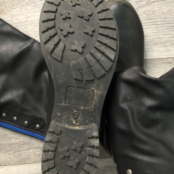 Boots - Picture 3 of 3